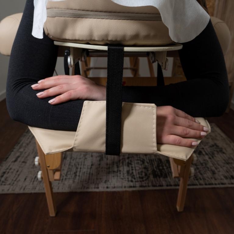Massageliegen Armschlaufe an der Kopfstütze