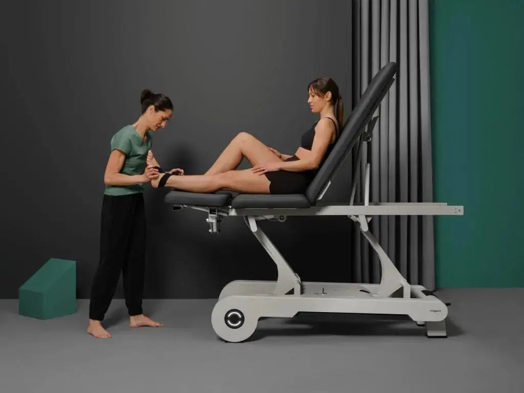 Naggura NRUN 5 Evo, elektrische Therapieliege, Sitzposition