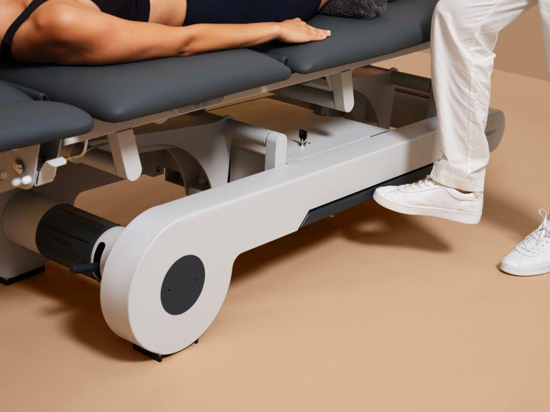 Naggura Nrun2, elektrische Therapieliege, Farbe graphit, Funktion: Rundumschaltung