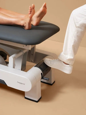 Naggura Nrun5, elektrische Therapieliege, Höhenverstellung